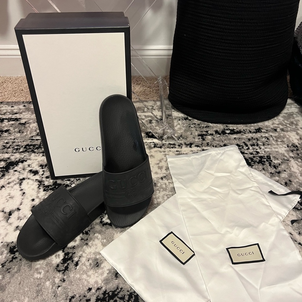 Gucci Black Embossed Logo Rubber Slide Sandals - Picture 3 of 6